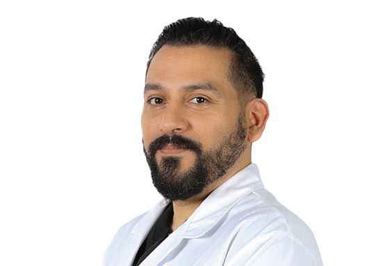 Dr. Ervey González Flores