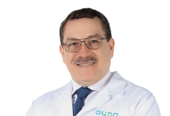 Dr. Carlos Salinas Camacho